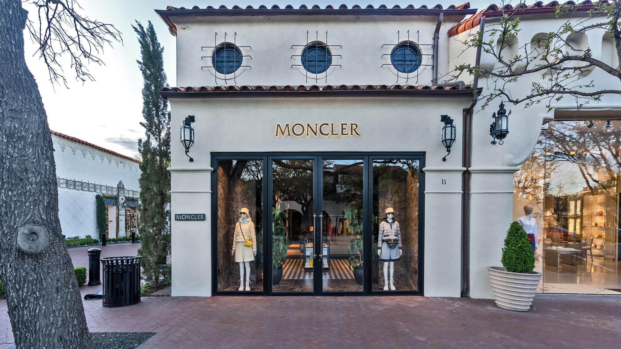 Moncler ouvre une nouvelle boutique Dallas Moncler Stories