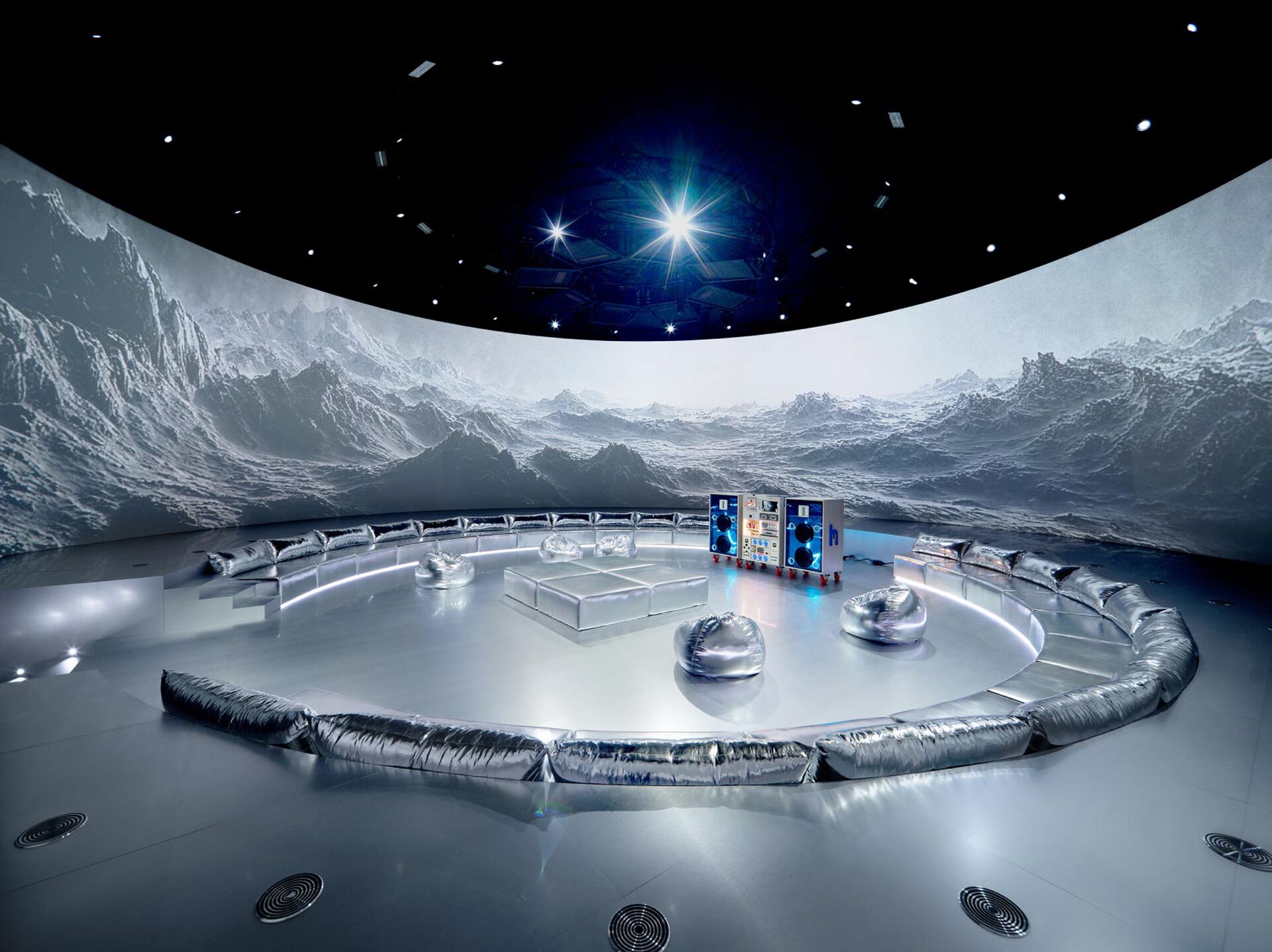 Moncler: city of Genius 7