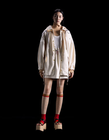 Moncler Amaranth 버터