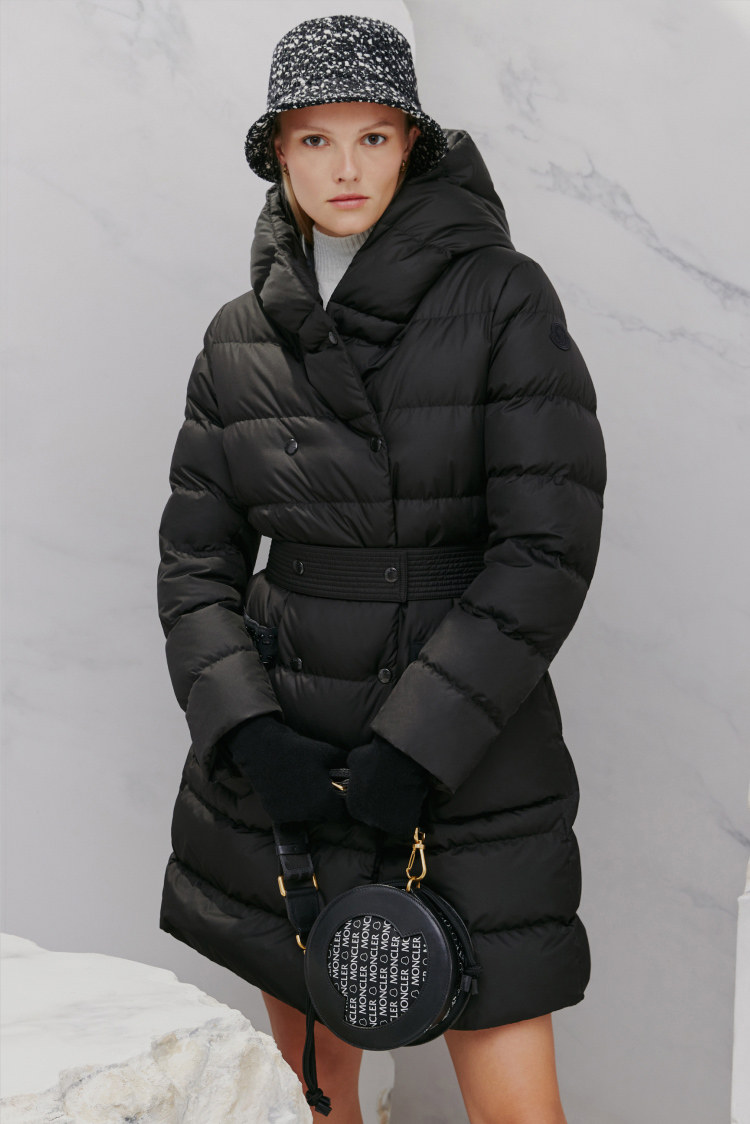 Moncler Boedic Verde Militar  Plumíferos Largos Mujer — Biz